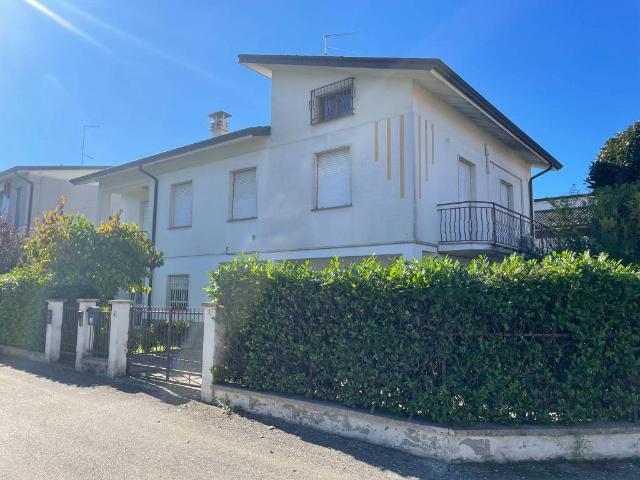 Villa in vendita a Carpaneto Piacentino PC