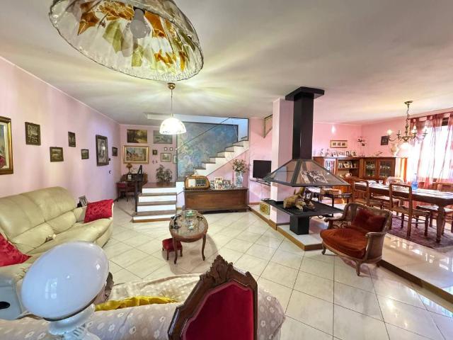 Villa in vendita a Carpaneto Piacentino PC