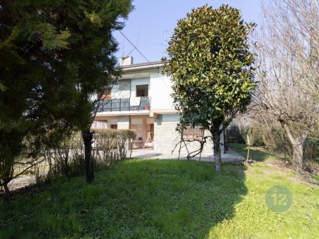 Villa in vendita a Carpi MO