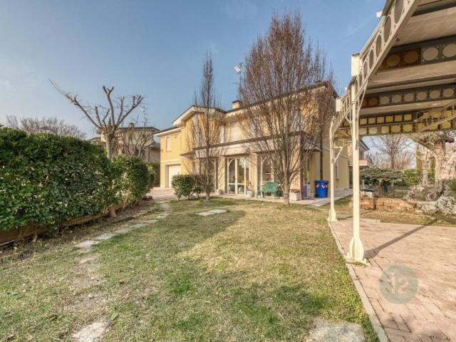 Villa in vendita a Carpi MO