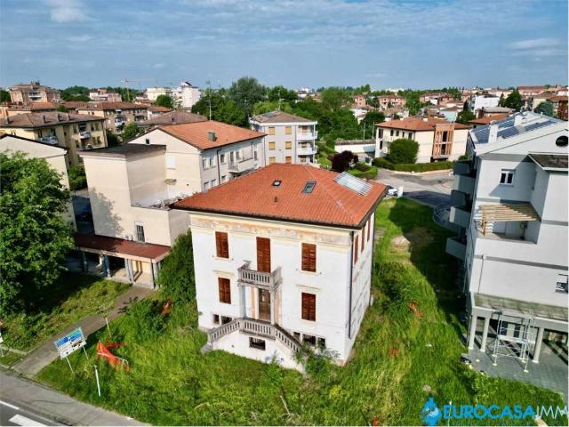 Casa indipendente in vendita a Carpi MO