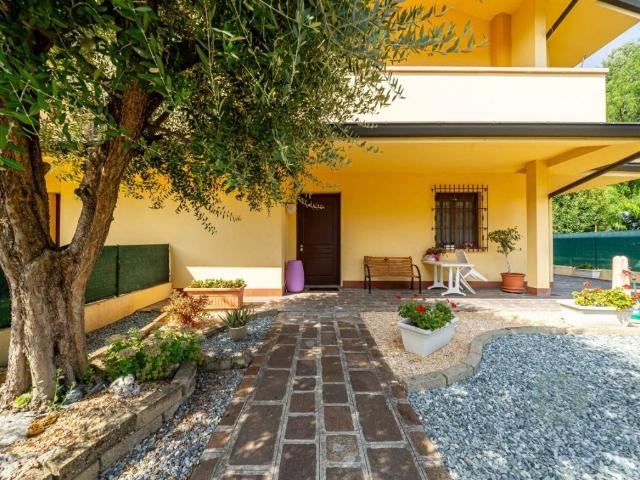 Villa in vendita a Carpi MO