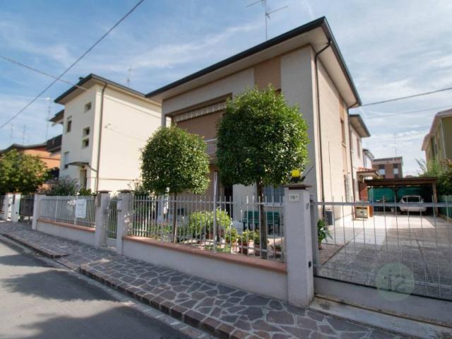 Villa in vendita a Carpi MO
