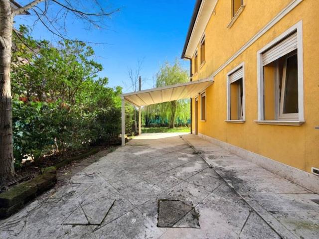Villa in vendita a Carpi MO