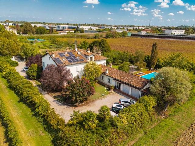 Villa in vendita a Carpi MO