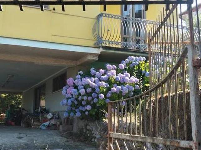 Villa in vendita a Carro SP