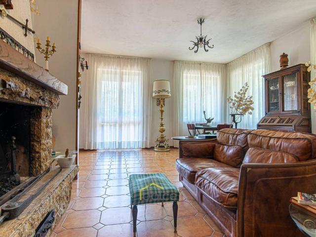 Villa in vendita a Carro SP