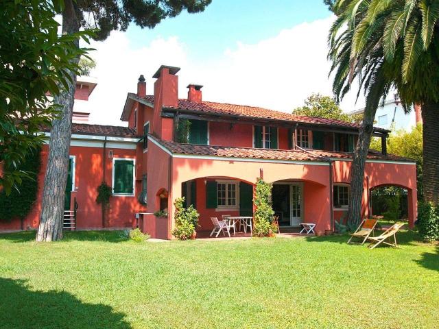 Villa in vendita a Carrara