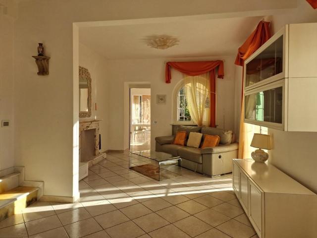 Villa in vendita a Carrara