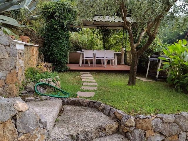 Villa in vendita a Carrara