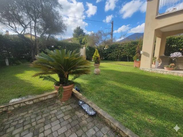 Villa in vendita a Carrara MS