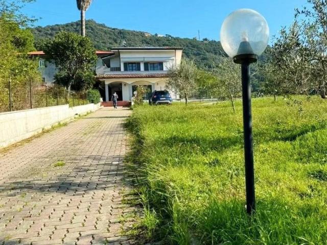 Villa in vendita a Carrara MS