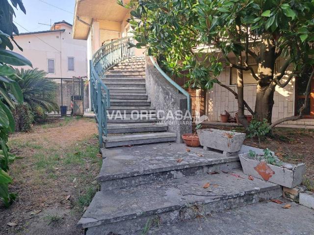 Villa in vendita a Carrara MS