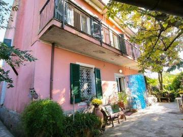 Villa in vendita a Carrara MS