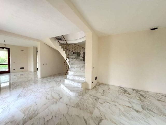 Villa in vendita a Carrara MS