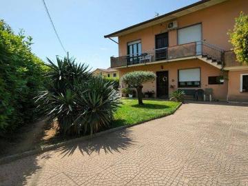 Villa in vendita a Carrara MS