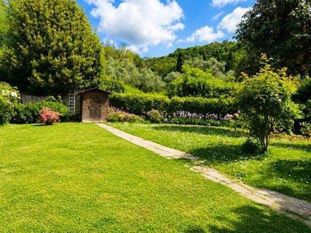 Villa in vendita a Carrara MS
