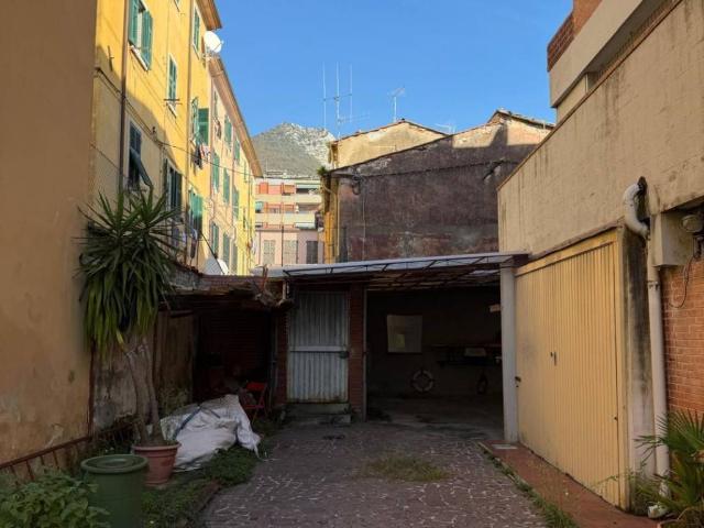Villa in vendita a Carrara MS