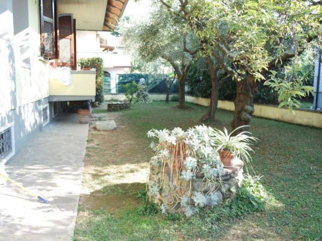 Villa in vendita a Carrara MS