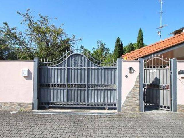 Villa in vendita a Carrara MS