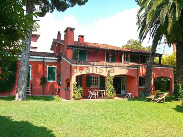 Villa in vendita a Carrara MS