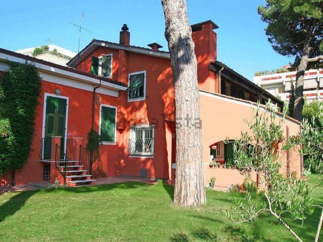 Villa in vendita a Carrara MS
