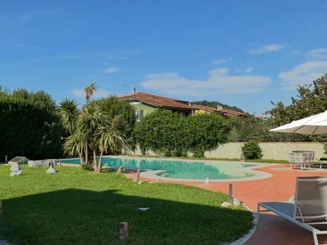 Villa in vendita a Carrara MS
