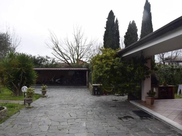 Villa in vendita a Carrara MS