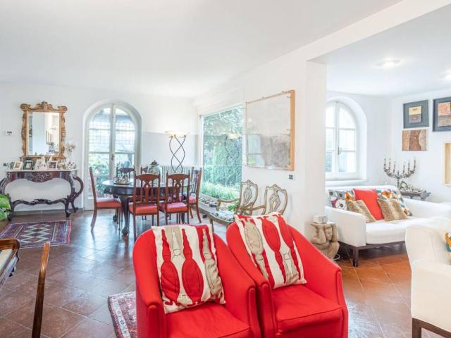Villa in vendita a Carrara MS