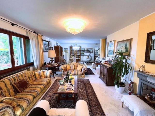 Villa in vendita a Carrara MS