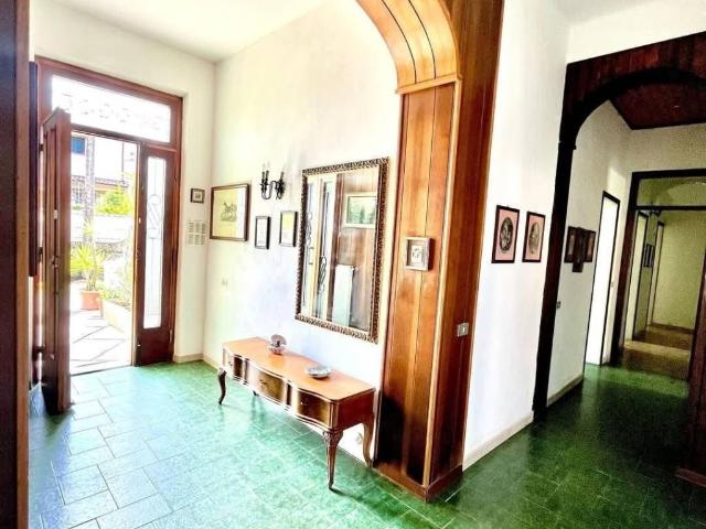 Villa in vendita a Carrara MS