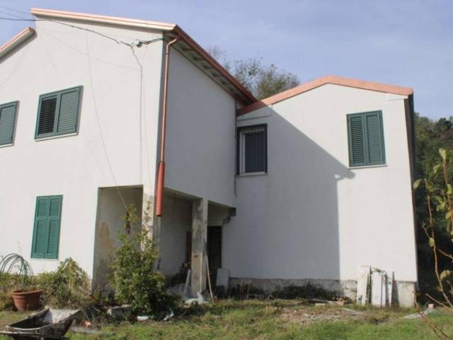Villa in vendita a Carrara MS