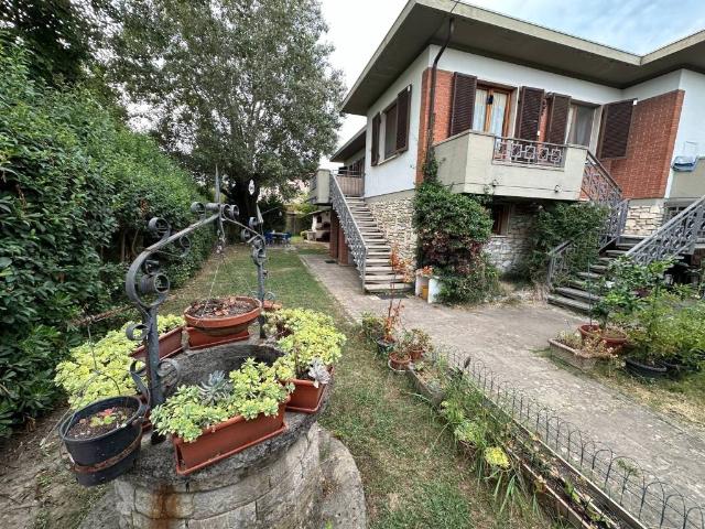 Villa in vendita a Carrara MS