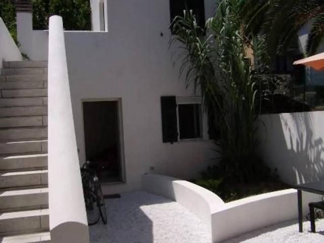 Villa in vendita a Carrara MS