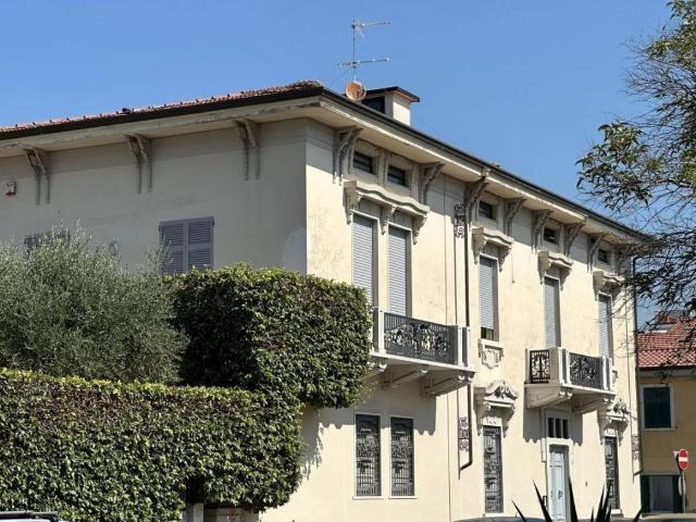 Villa in vendita a Carrara MS