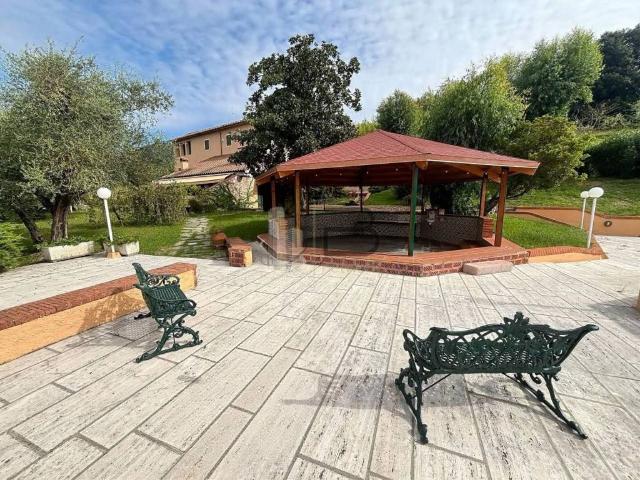 Villa in vendita a Carrara MS