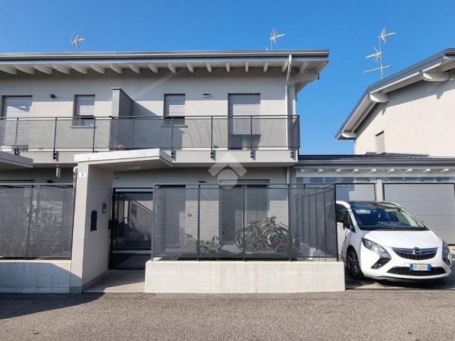 Villa in vendita a Carugate MI