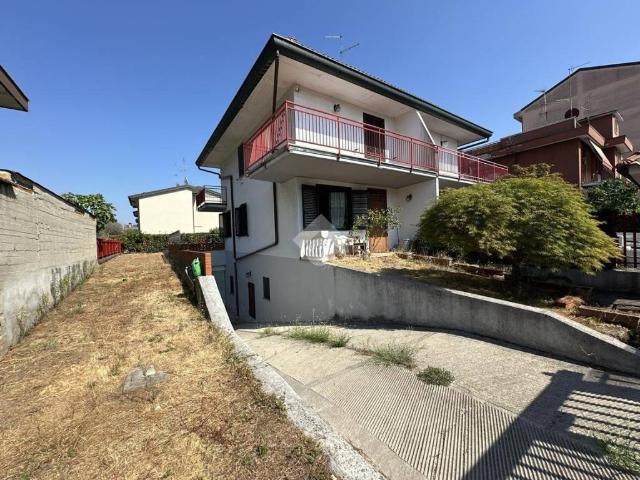 Villa in vendita a Carugate MI