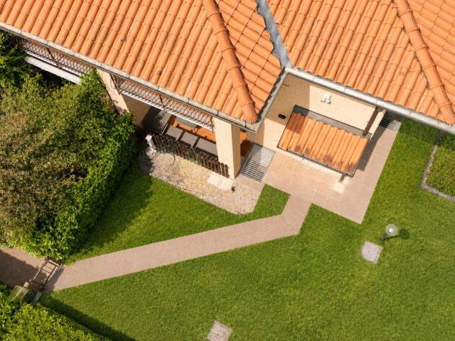 Villa in vendita a Carugo CO