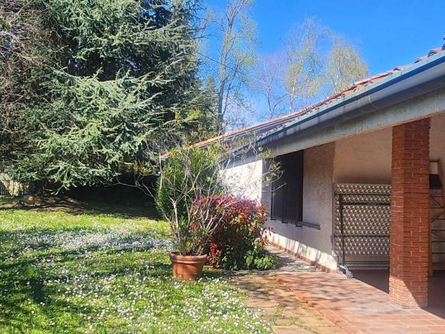 Villa in vendita a Carugo CO