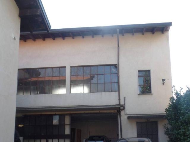 Villa in vendita a Carugo CO