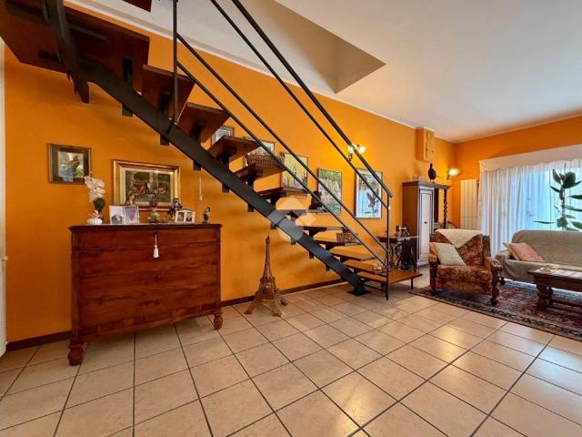 Villa in vendita a Carvico BG