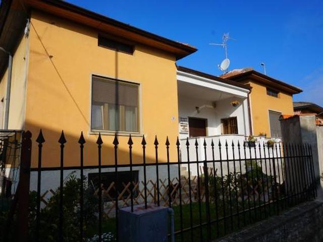 Villa in vendita a Carvico BG