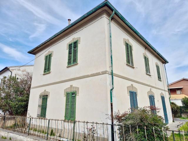 Villa in vendita a Cascina