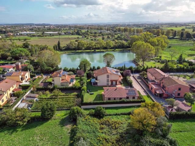 Villa in vendita a Cascina