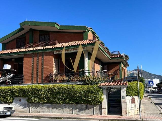 Villa in vendita a Casagiove CE