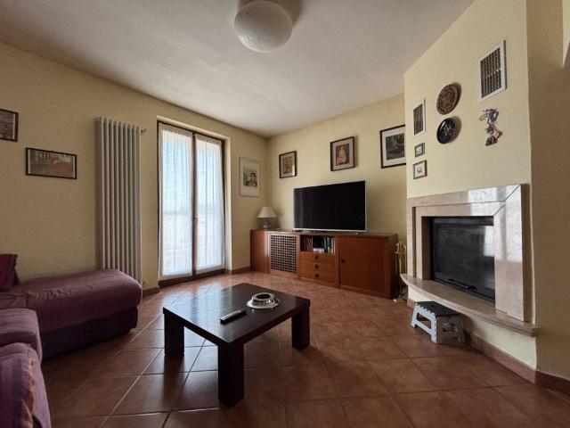 Villa in vendita a Casalvolone NO
