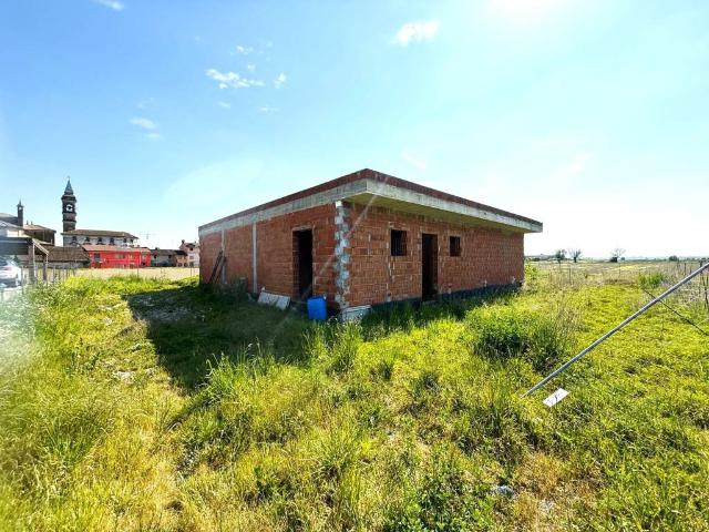 Villa in vendita a Casalvolone NO