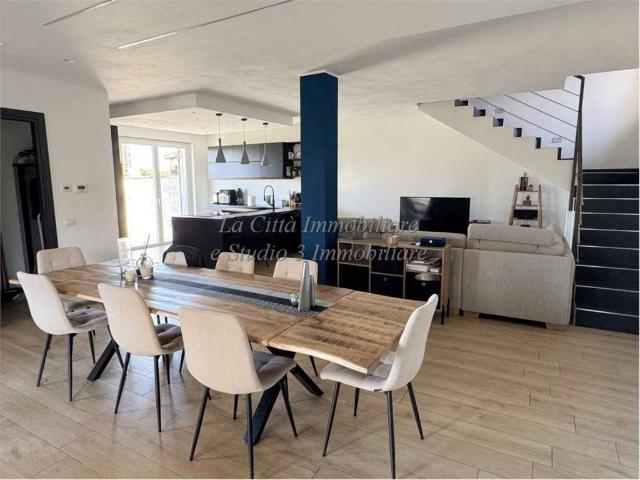 Villa in vendita a Casalbeltrame NO