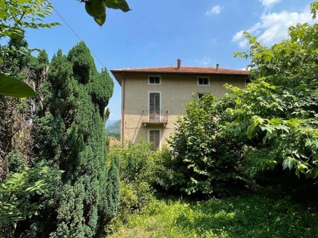 Villa in vendita a Casale Corte Cerro VB